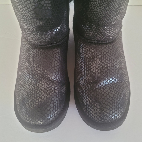 UGG Australia Snake Skin Pattern Bows Boots - Picture 9 of 14